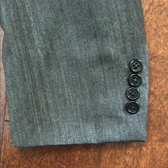 Jos. A. Bank Handsome Gray Blazer, Classic Fit, 100% Wool, Size 46R - Picture 8 of 15